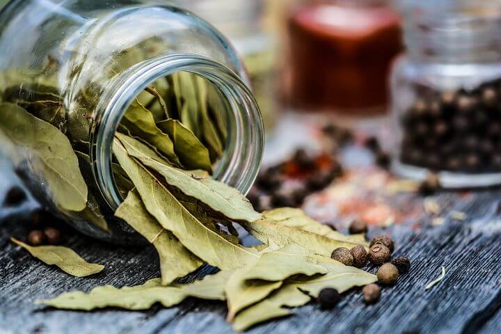 Beauty hack: Natural face tonic with a bay leaf