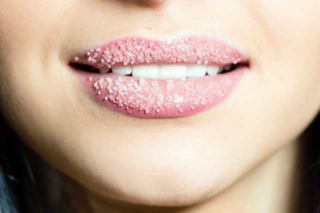 Baking Soda For Lips- how to make your lipstick last longer?