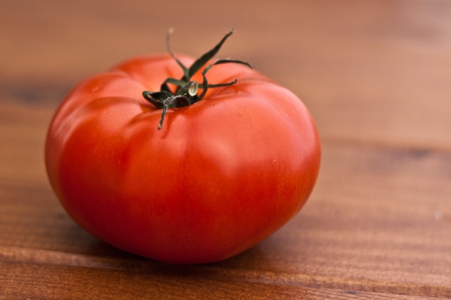 tomato-remove tan from skin