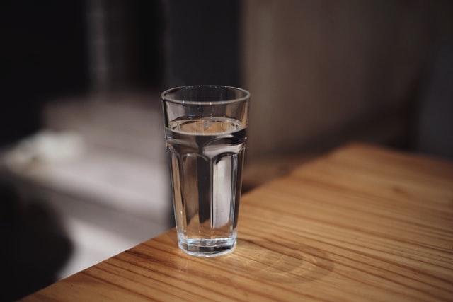 glass of water get rid of puffy eyes