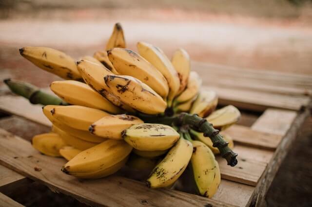 bananas and Yogurt Mask for overnight hair hacks