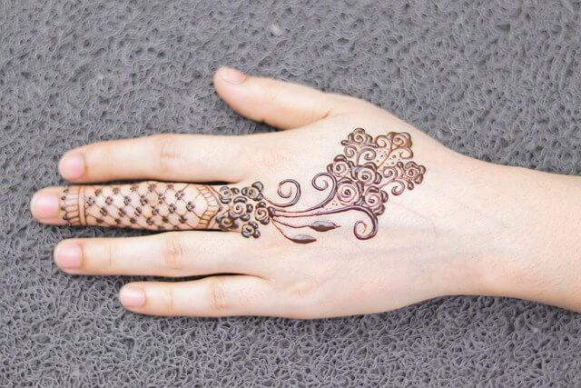 art 5190451 640 1 Finger Mehndi Design: Simple One Line Henna Design