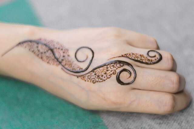 female 5341697 640 1 Finger Mehndi Design: Simple One Line Henna Design