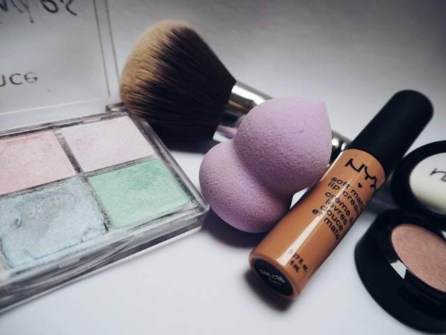 Cocealer in Makeup kit Makeup Kit Box: All You Need in your Makeup Kit