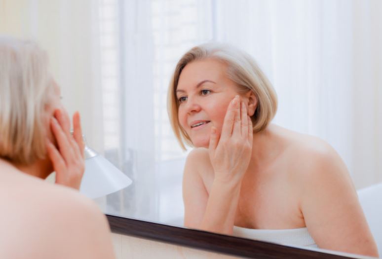 apply neem on the skin to reduce wrinkles