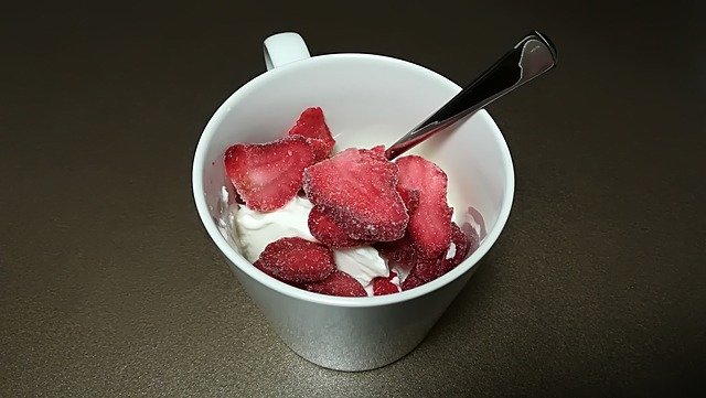 yogurt and strawberry face mask