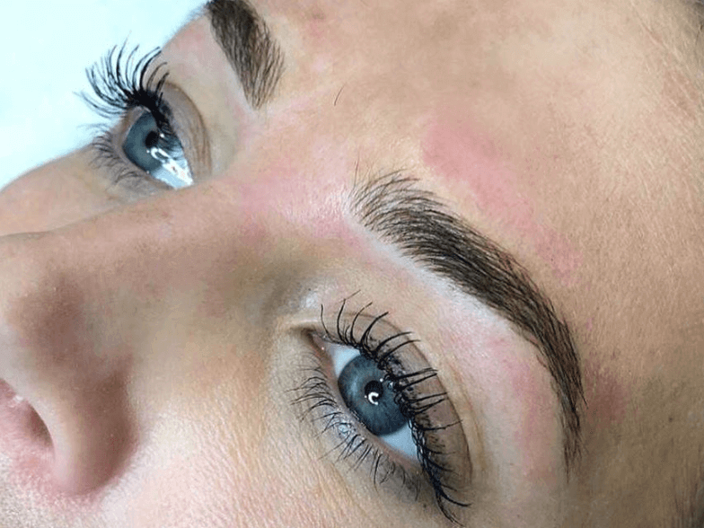 microblading eyebrows