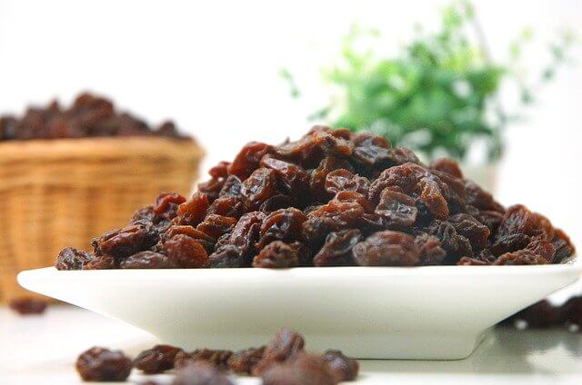 benefits of black raisins