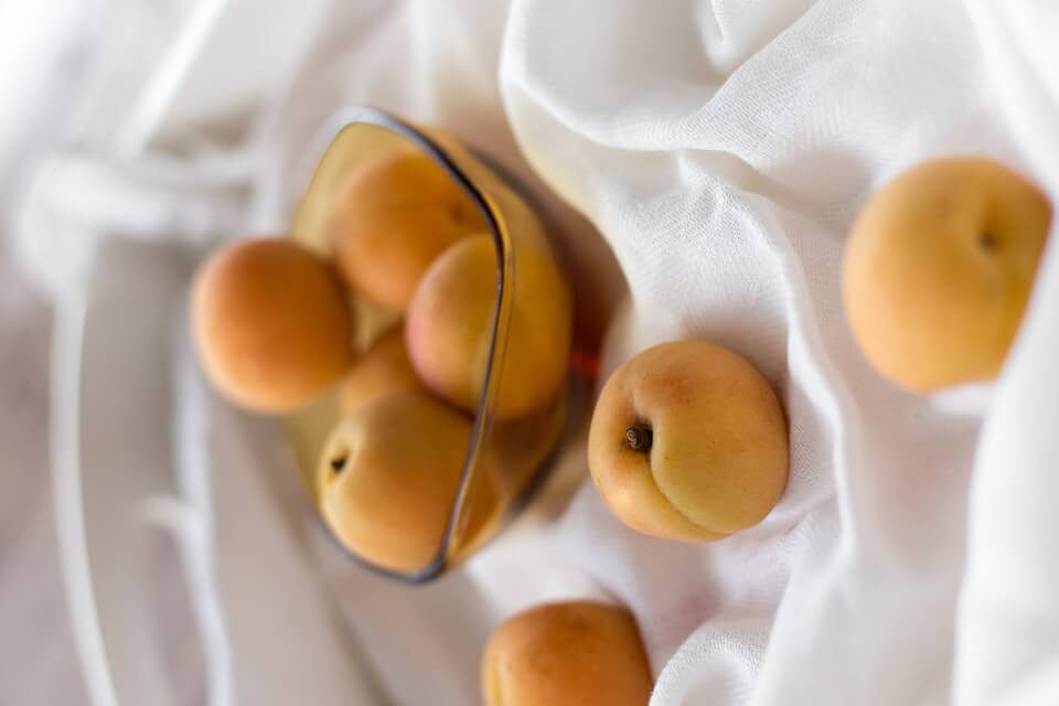 peaches on glass bowel
