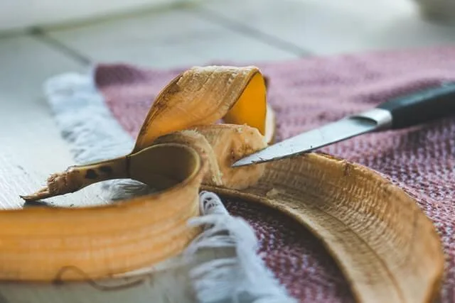 6 DIY Banana Peel Face Mask for Healthy Skin 5 banana peel face mask