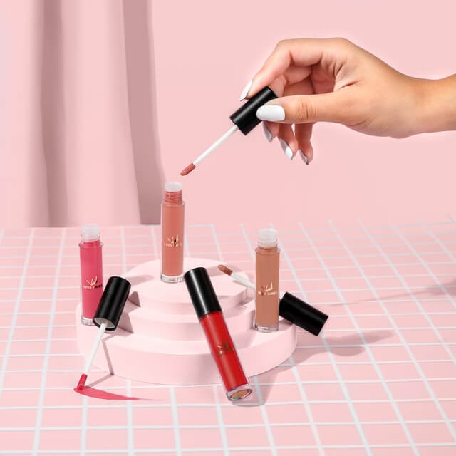 how to apply matte lipsticks