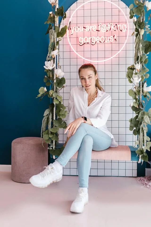 How to style a white shirt? 1 white shirt